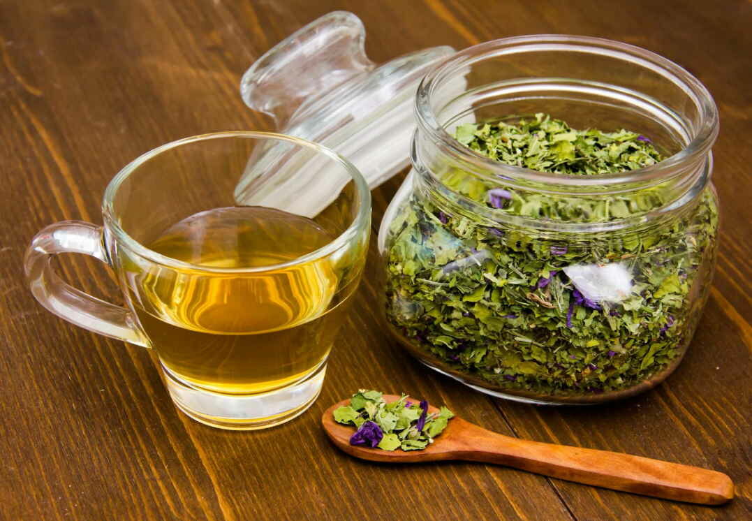 Травяные отвары для здоровья глаз — ромашка, календула, черника